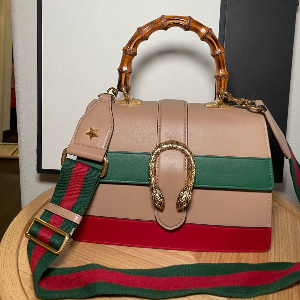 Gucci
Bamboo leather satchel
Good condition
Multicolour, Leather